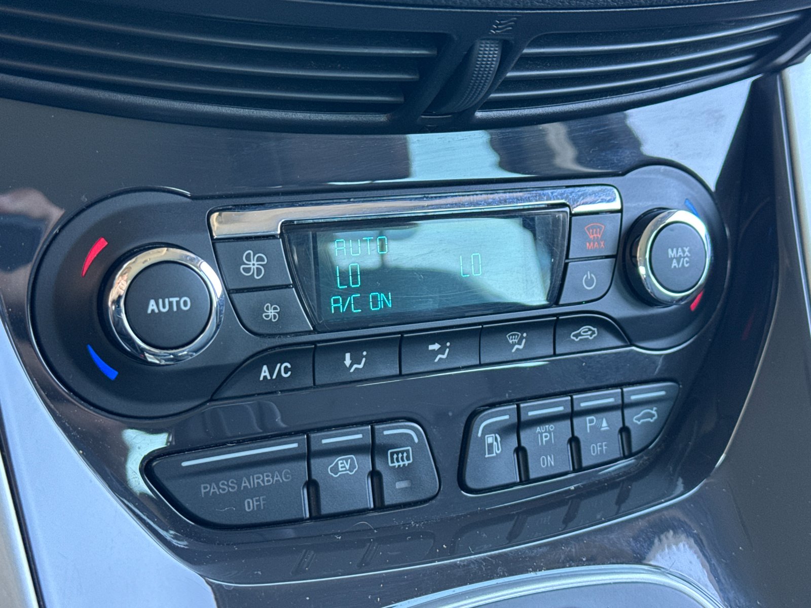 Used 2013 Gray Ford SEL image 19