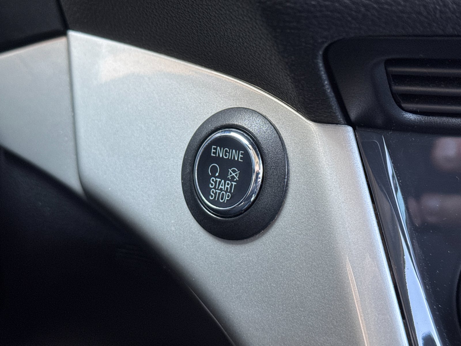 Used 2013 Gray Ford SEL image 21