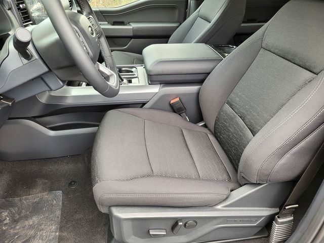 New 2026 Carbonized Gray Metallic Ford XLT image 15