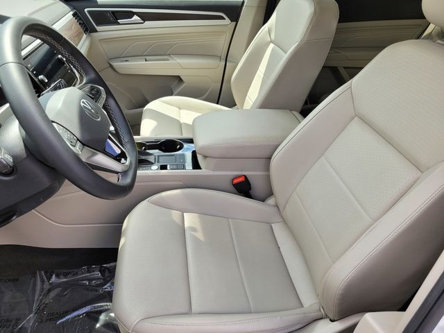 Used 2022 White Volkswagen 3.6L V6 SE w/Technology image 15
