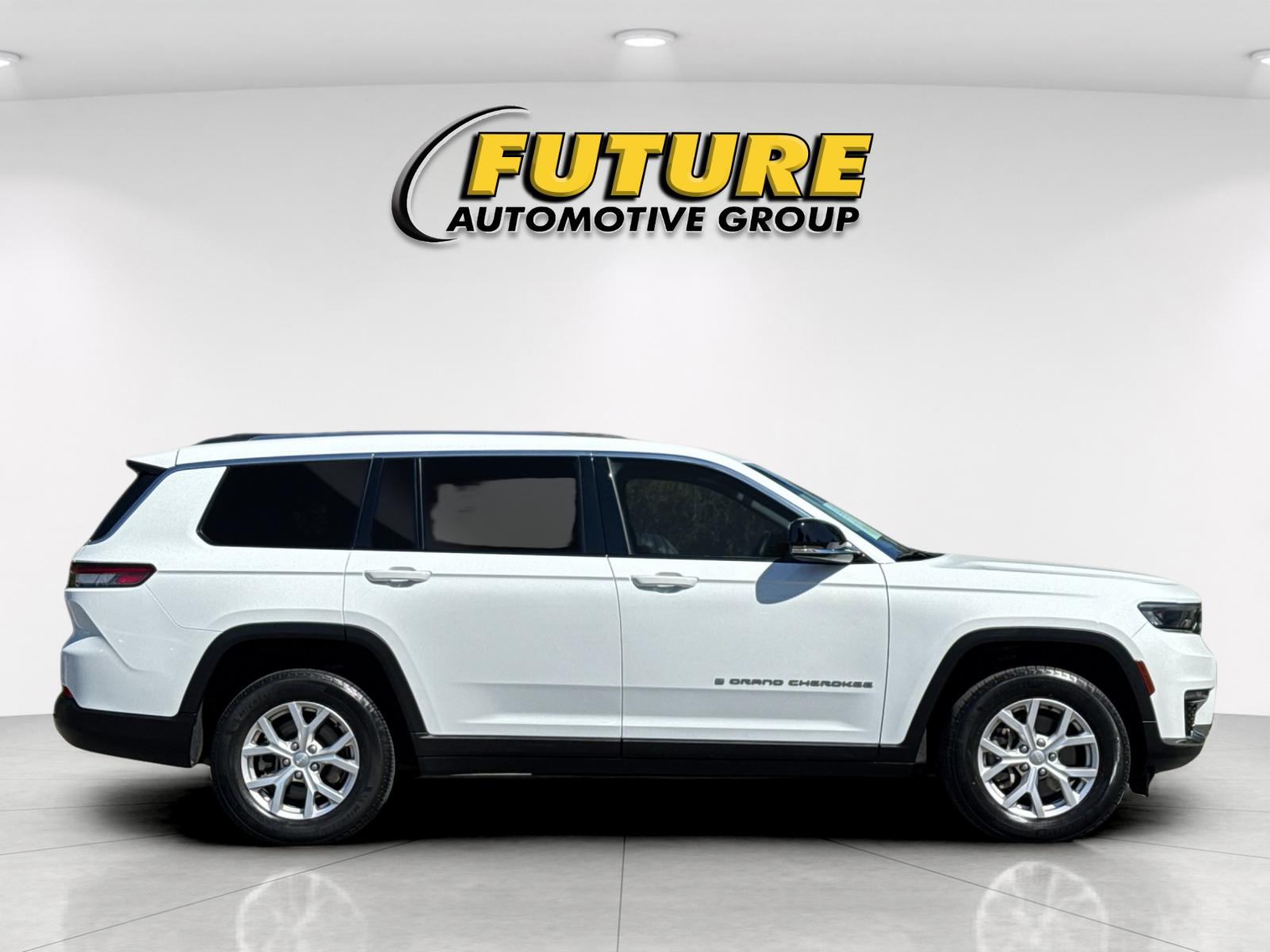 Used 2021 White Jeep Limited image 3