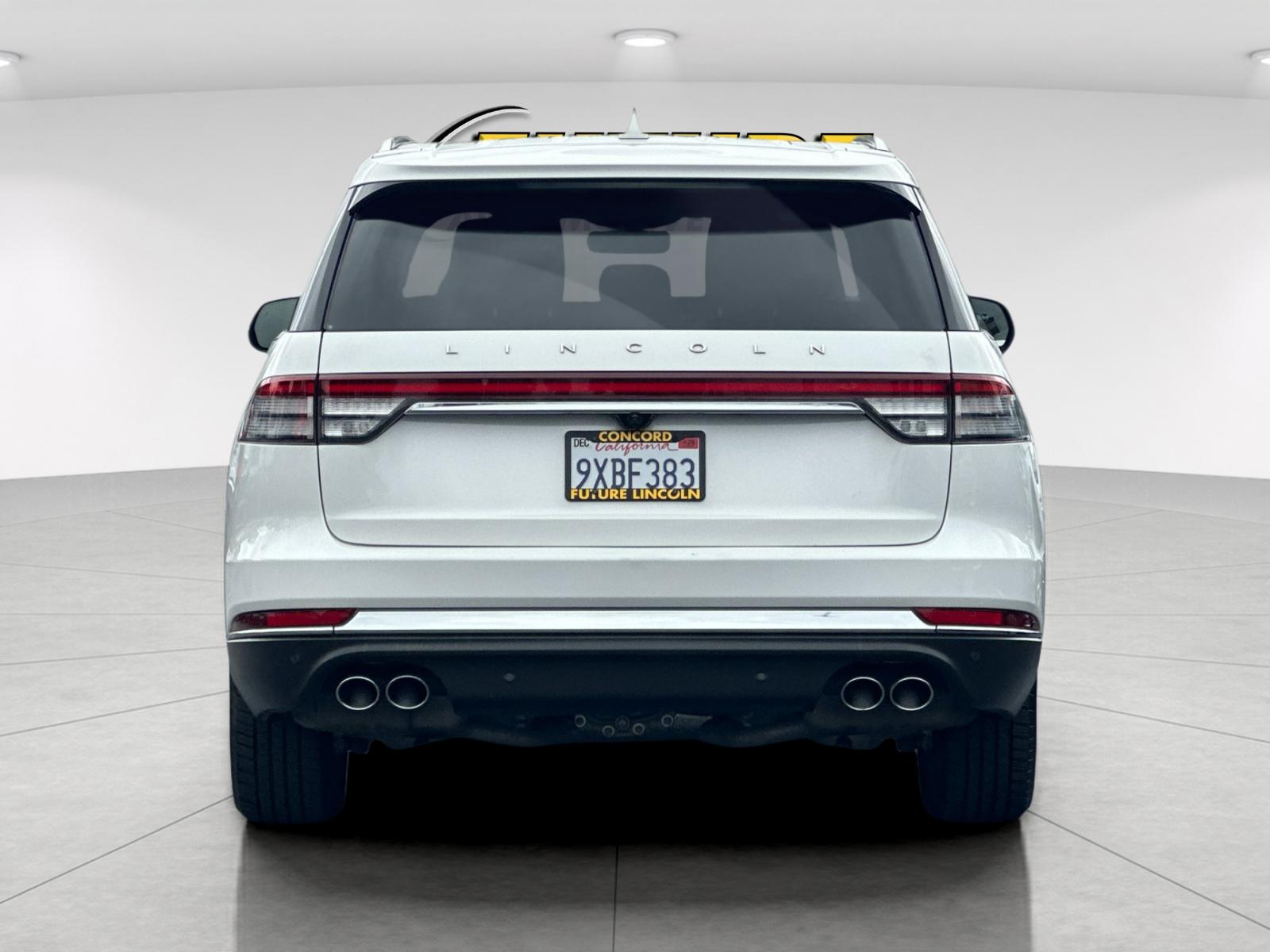 Used 2021 Pristine White Lincoln Reserve image 4