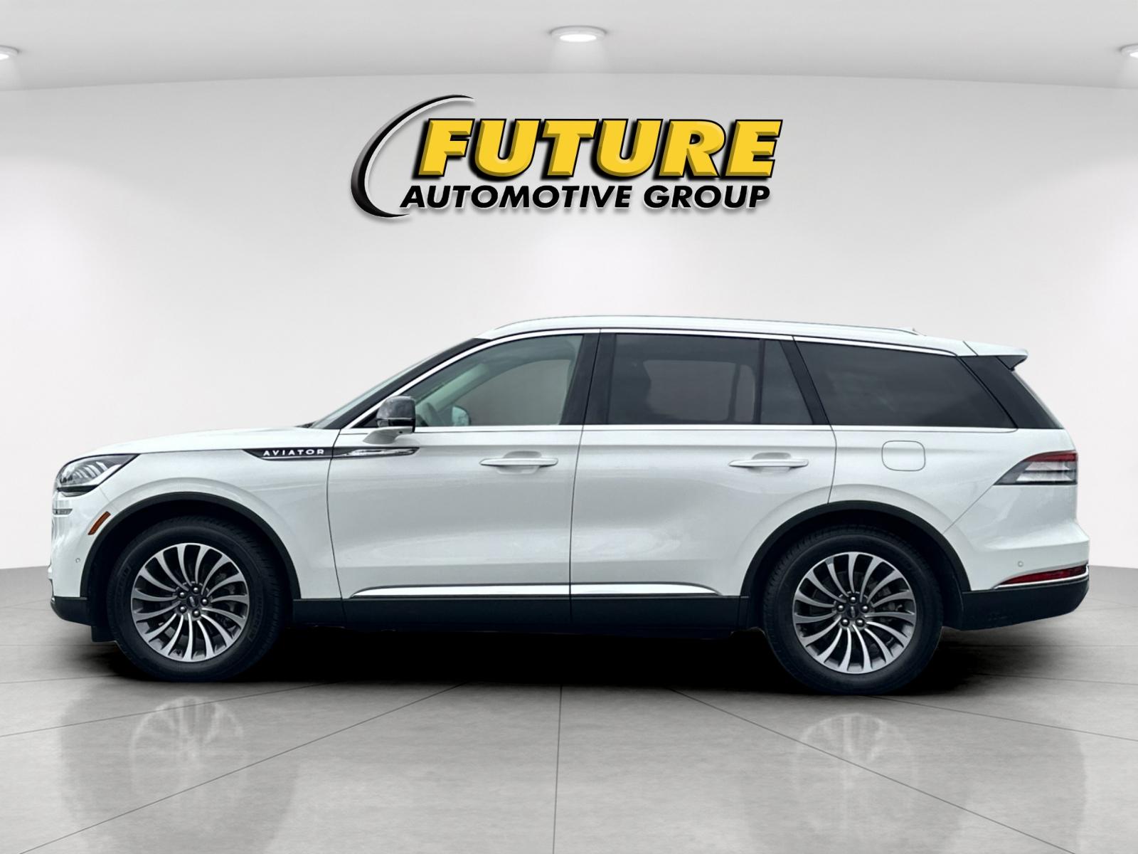 Used 2021 Pristine White Lincoln Reserve image 6