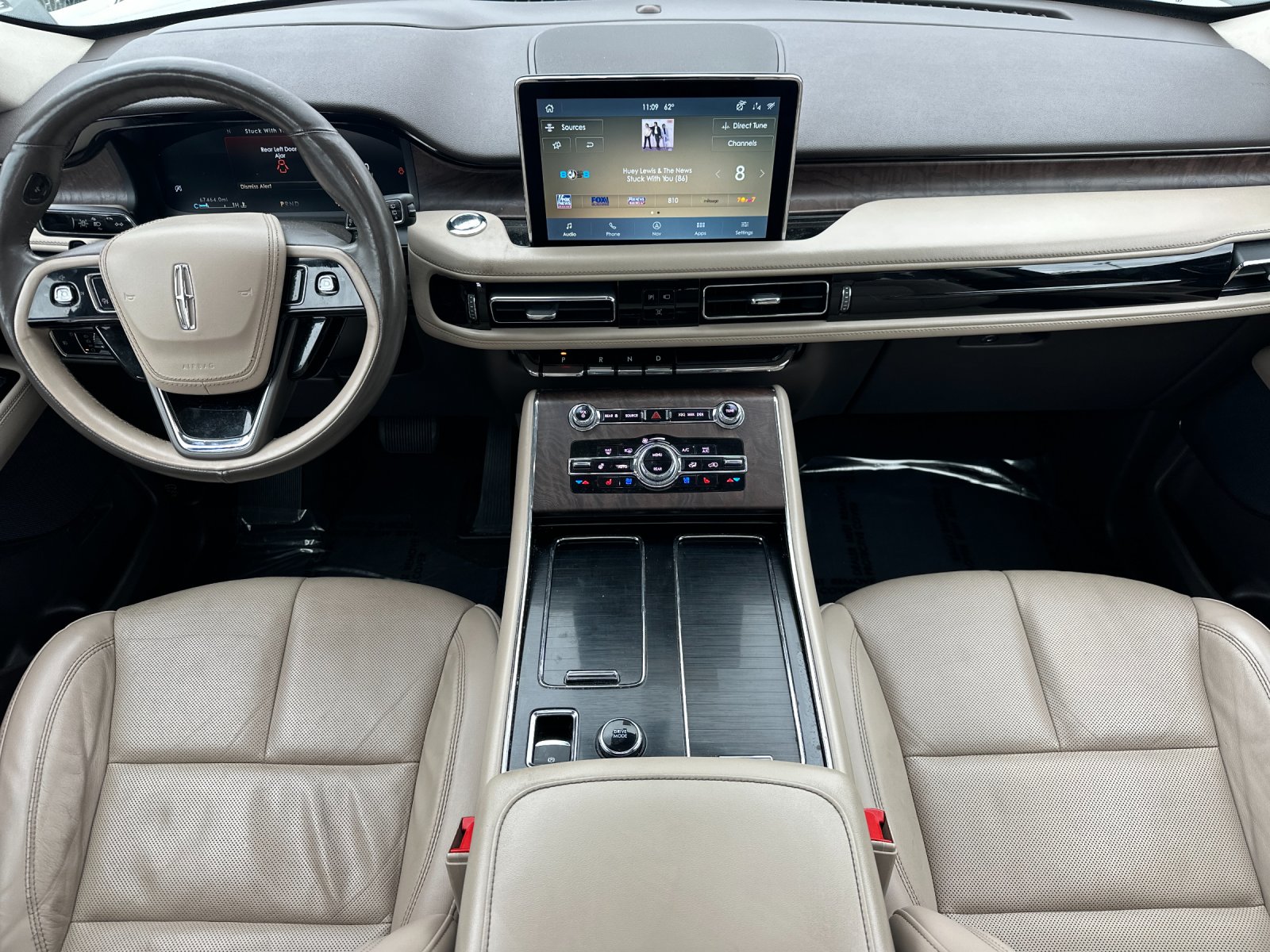 Used 2021 Pristine White Lincoln Reserve image 12
