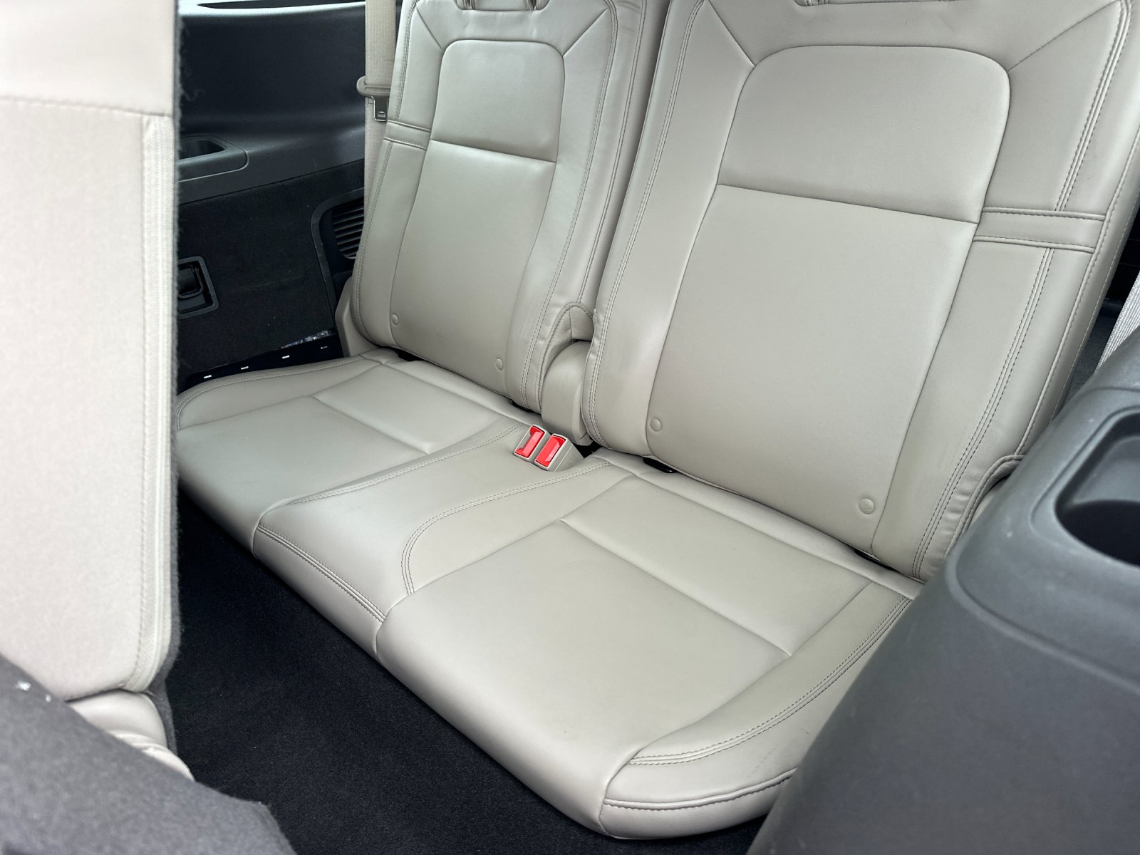 Used 2021 Pristine White Lincoln Reserve image 14
