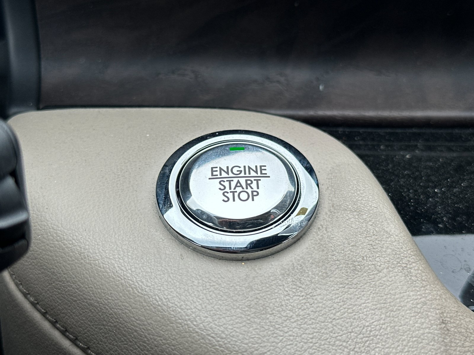 Used 2021 Pristine White Lincoln Reserve image 23