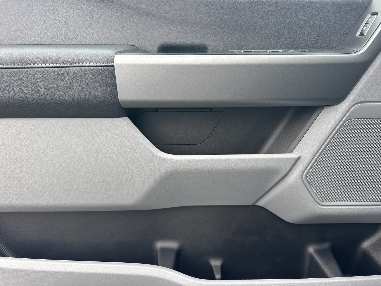 New 2026 Oxford White Ford F-250® XL image 10