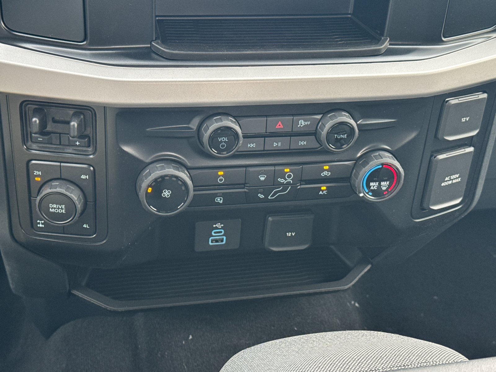 New 2026 Oxford White Ford F-250® XL image 18
