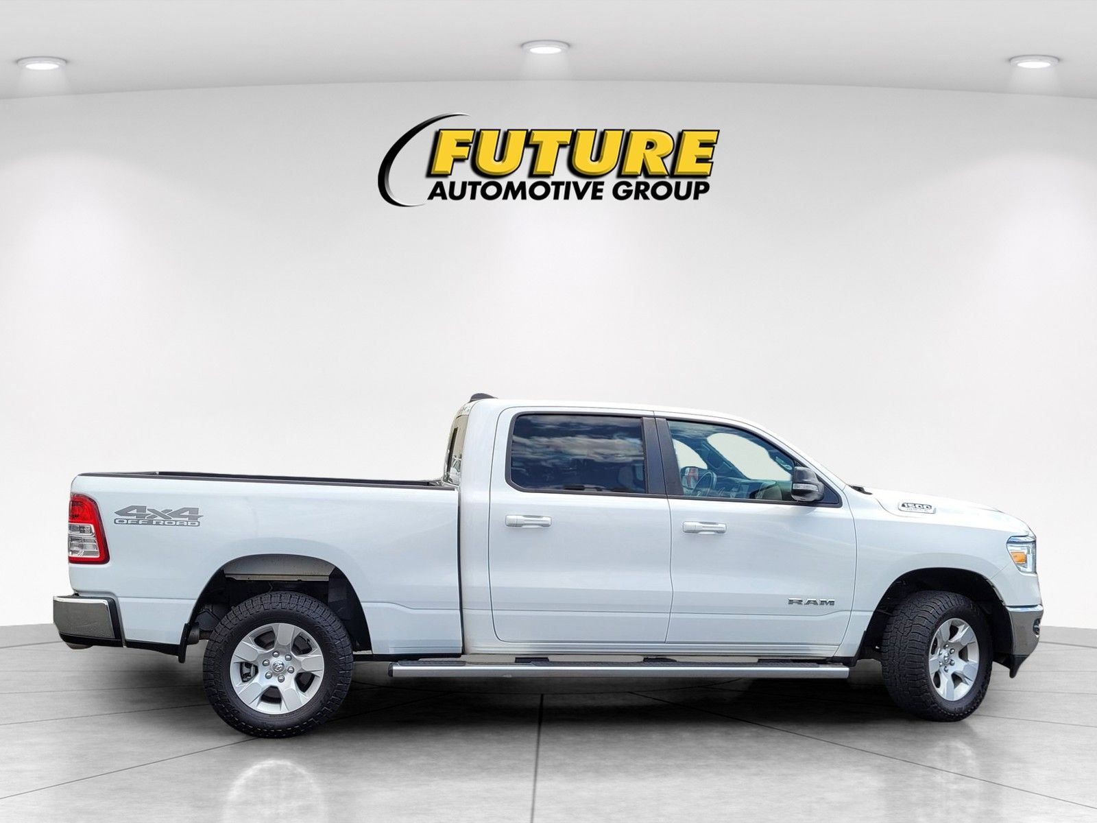 Used 2022 White Ram Big Horn/Lone Star image 9