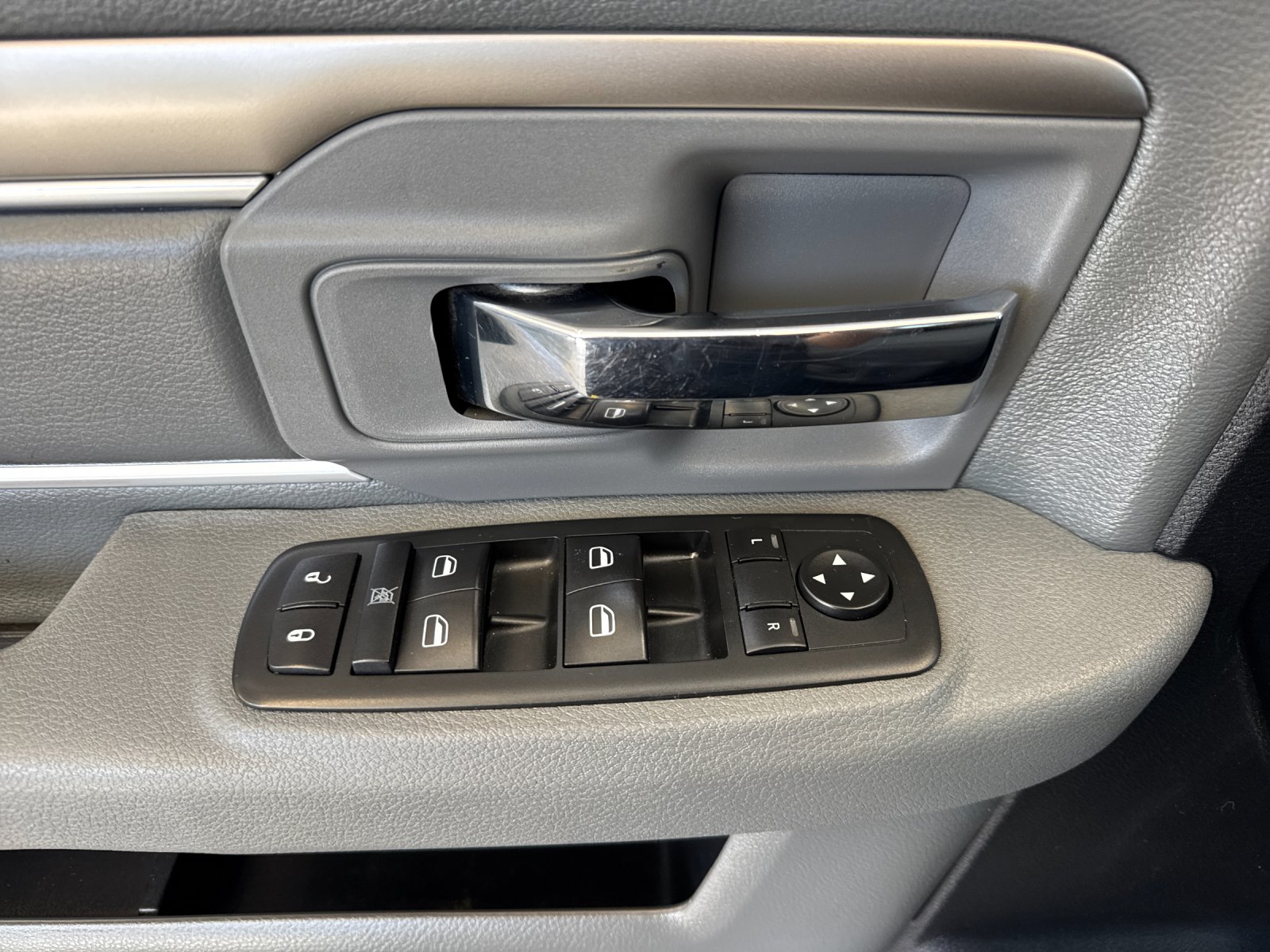 Used 2015 Silver Ram SLT image 11