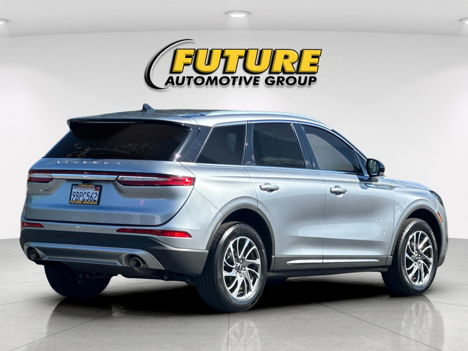 Used 2022 Silver Lincoln Standard image 3