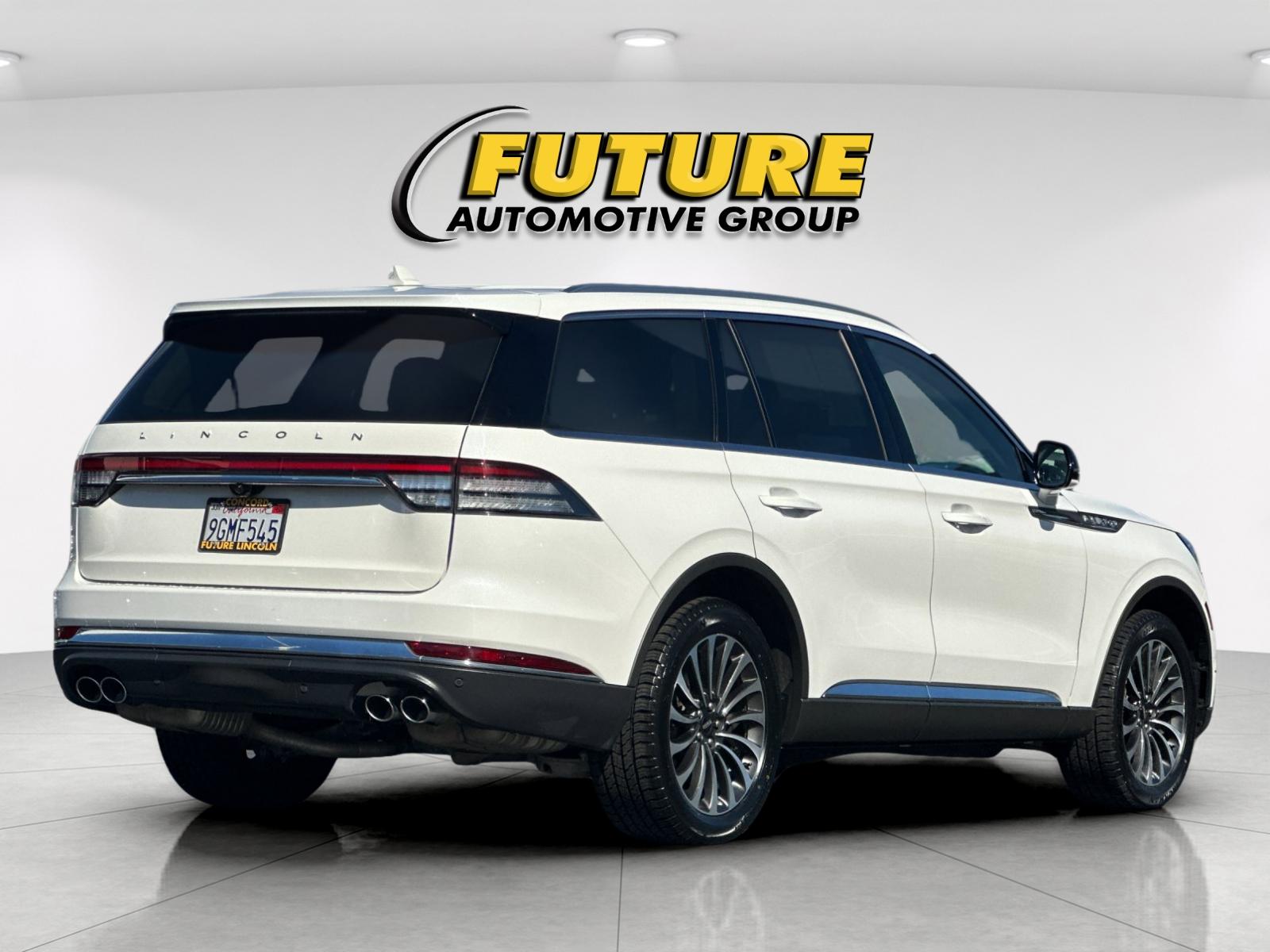 Used 2023 White Lincoln Standard image 3
