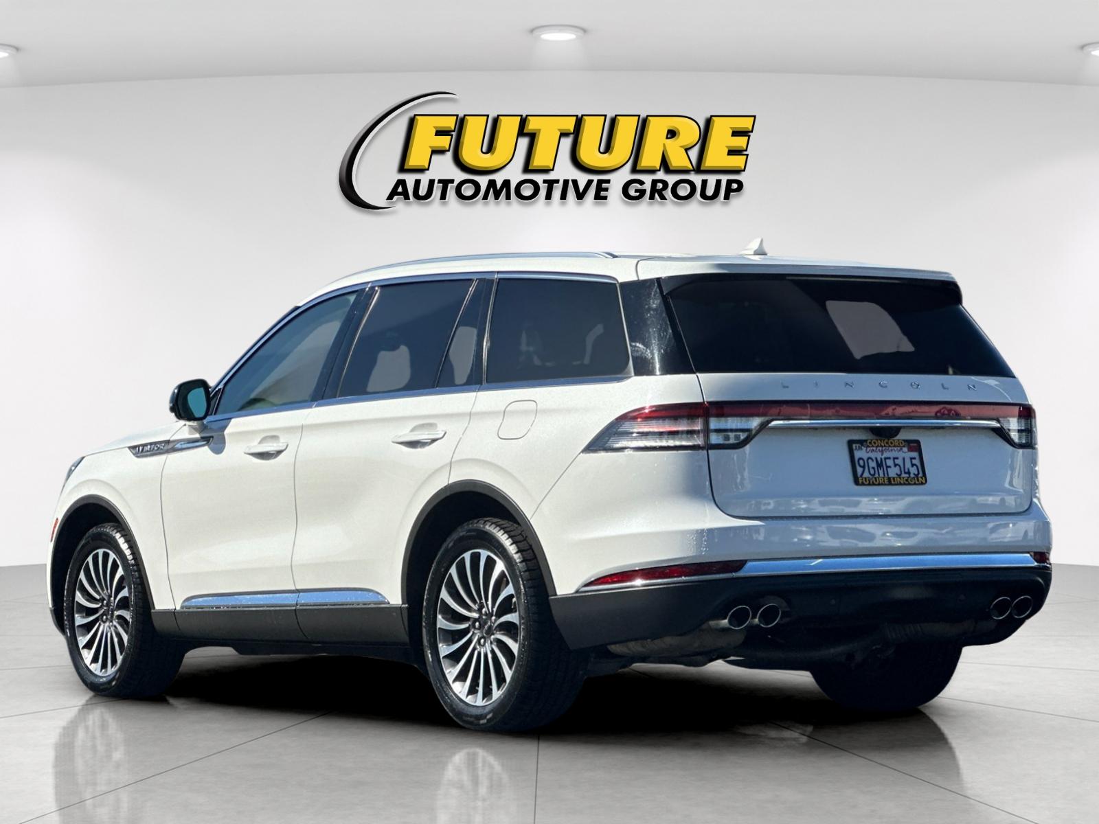 Used 2023 White Lincoln Standard image 5
