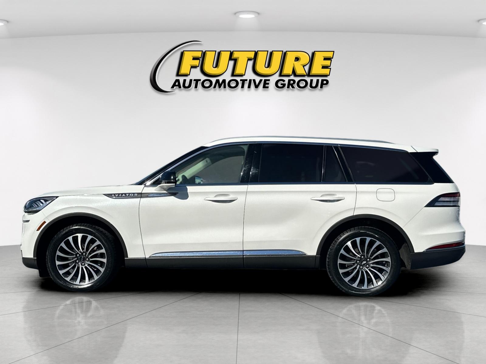 Used 2023 White Lincoln Standard image 6