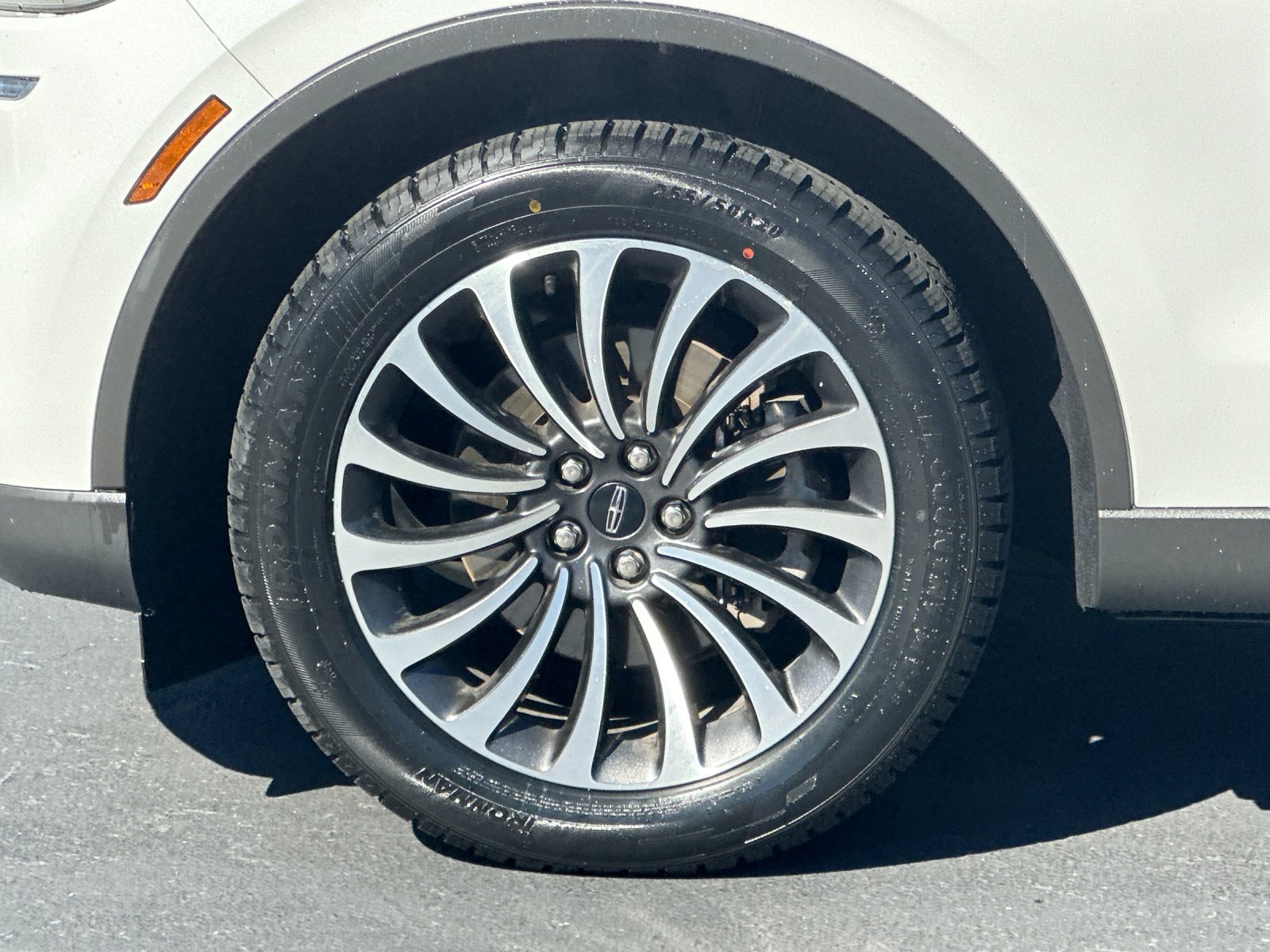 Used 2023 White Lincoln Standard image 26