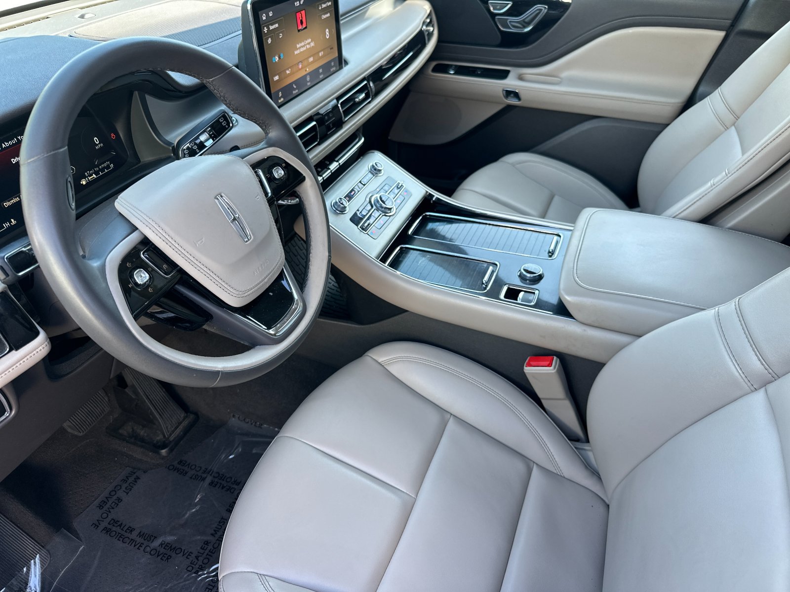 Used 2023 White Lincoln Standard image 9