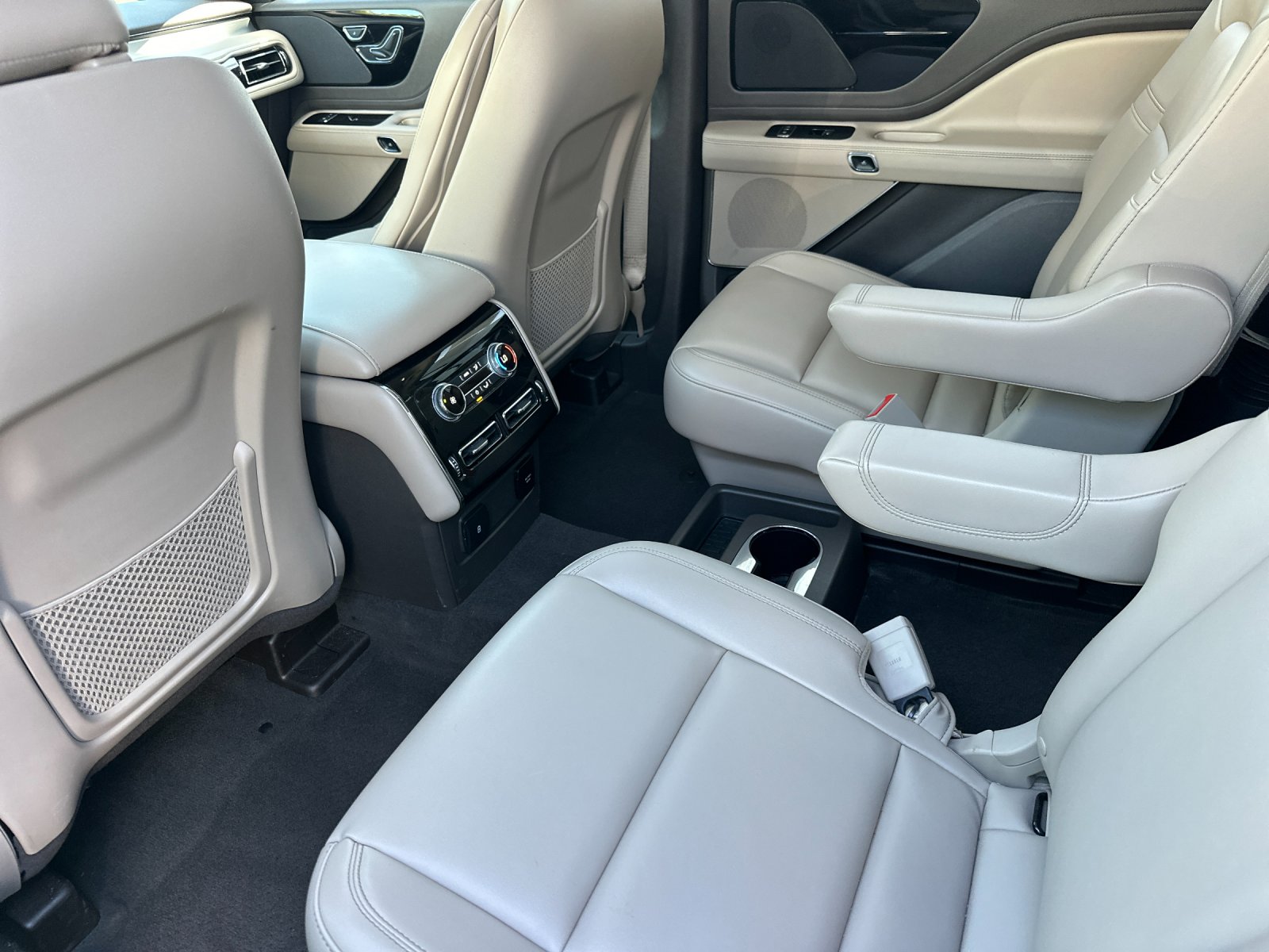 Used 2023 White Lincoln Standard image 11