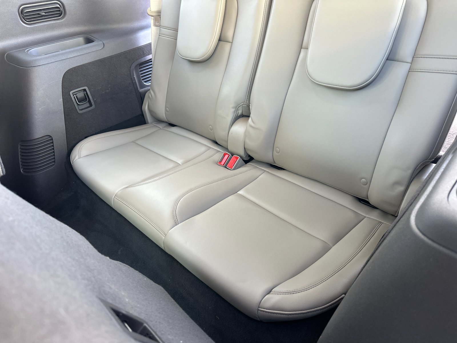 Used 2023 White Lincoln Standard image 14