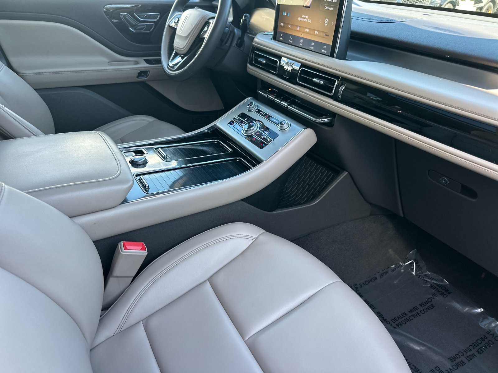 Used 2023 White Lincoln Standard image 16