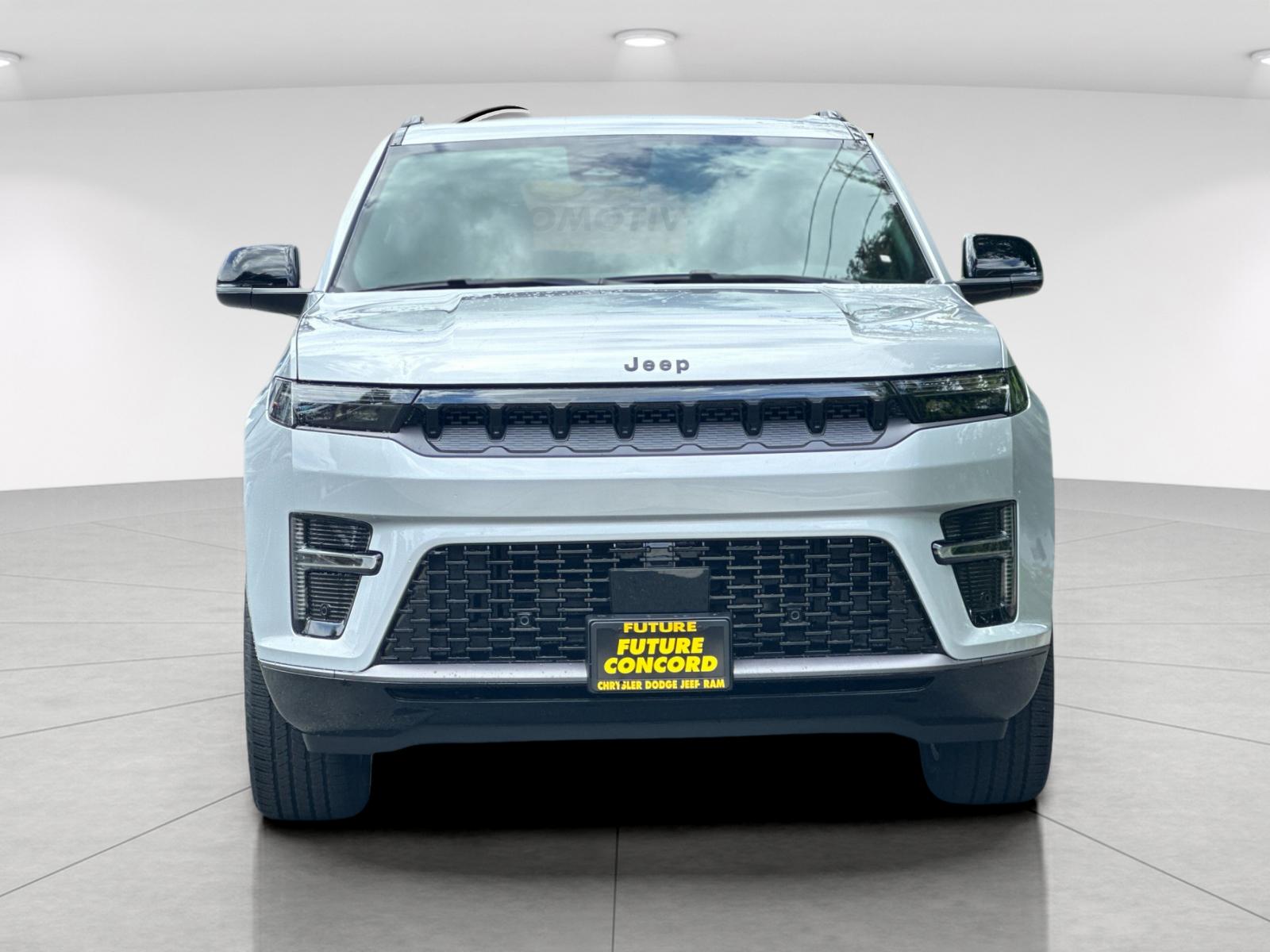 New 2026 Silver-Zynith Exterior Paint Jeep Limited Altitude image 9