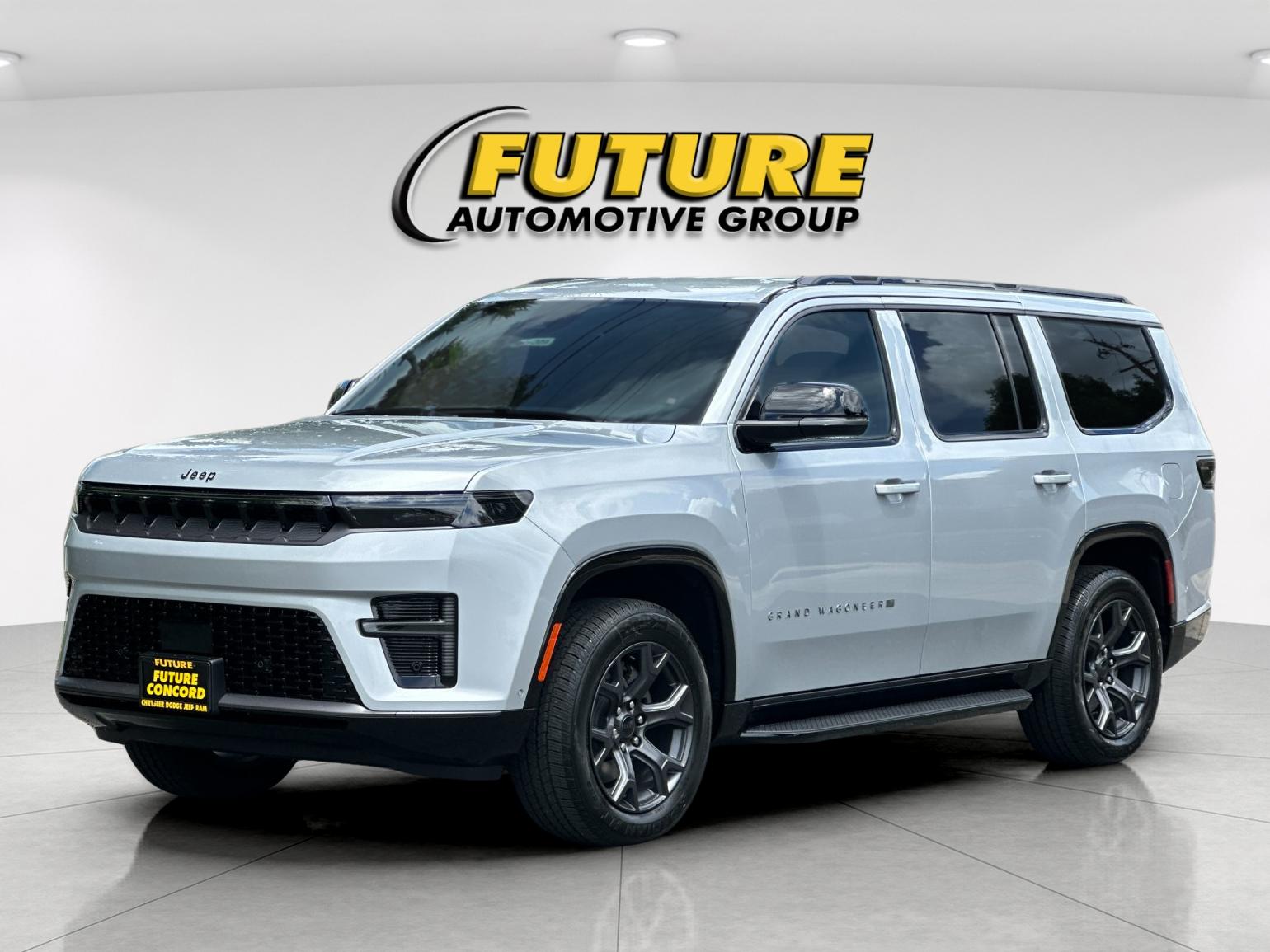 New 2026 Silver-Zynith Exterior Paint Jeep Limited Altitude image 8