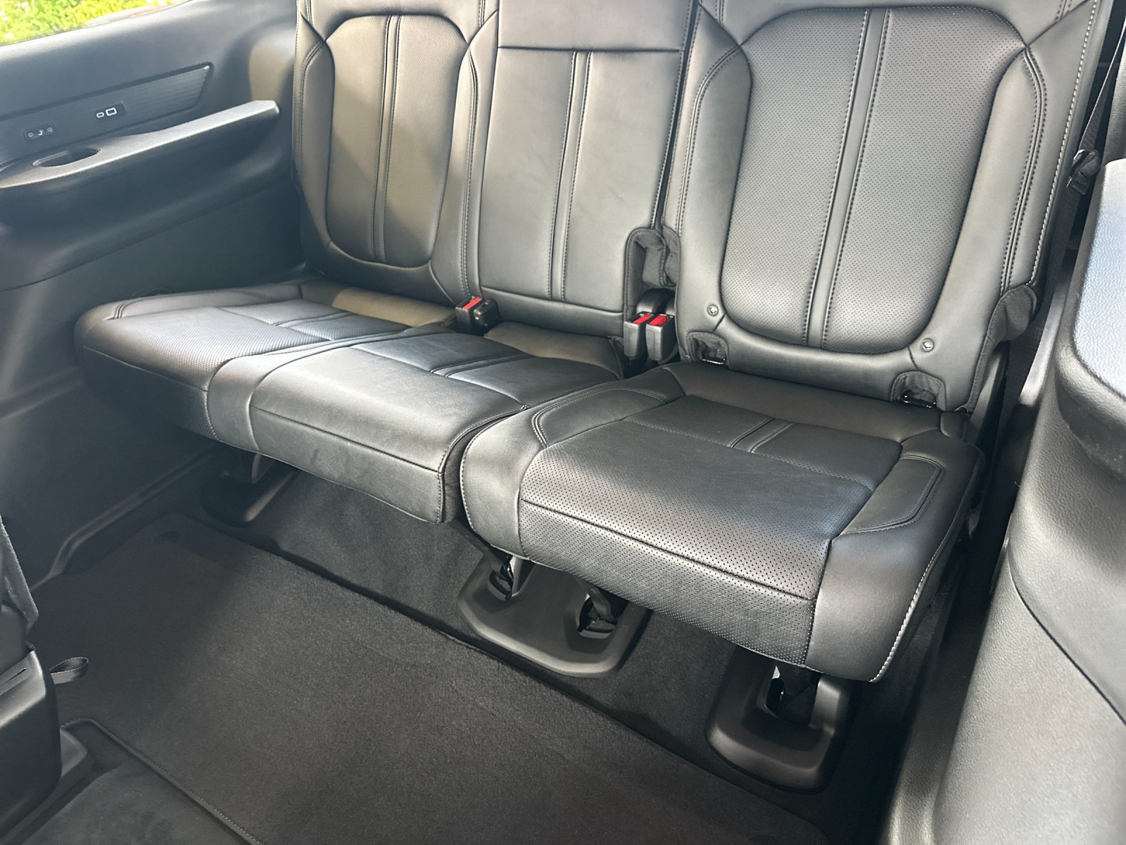 New 2026 Silver-Zynith Exterior Paint Jeep Limited Altitude image 15