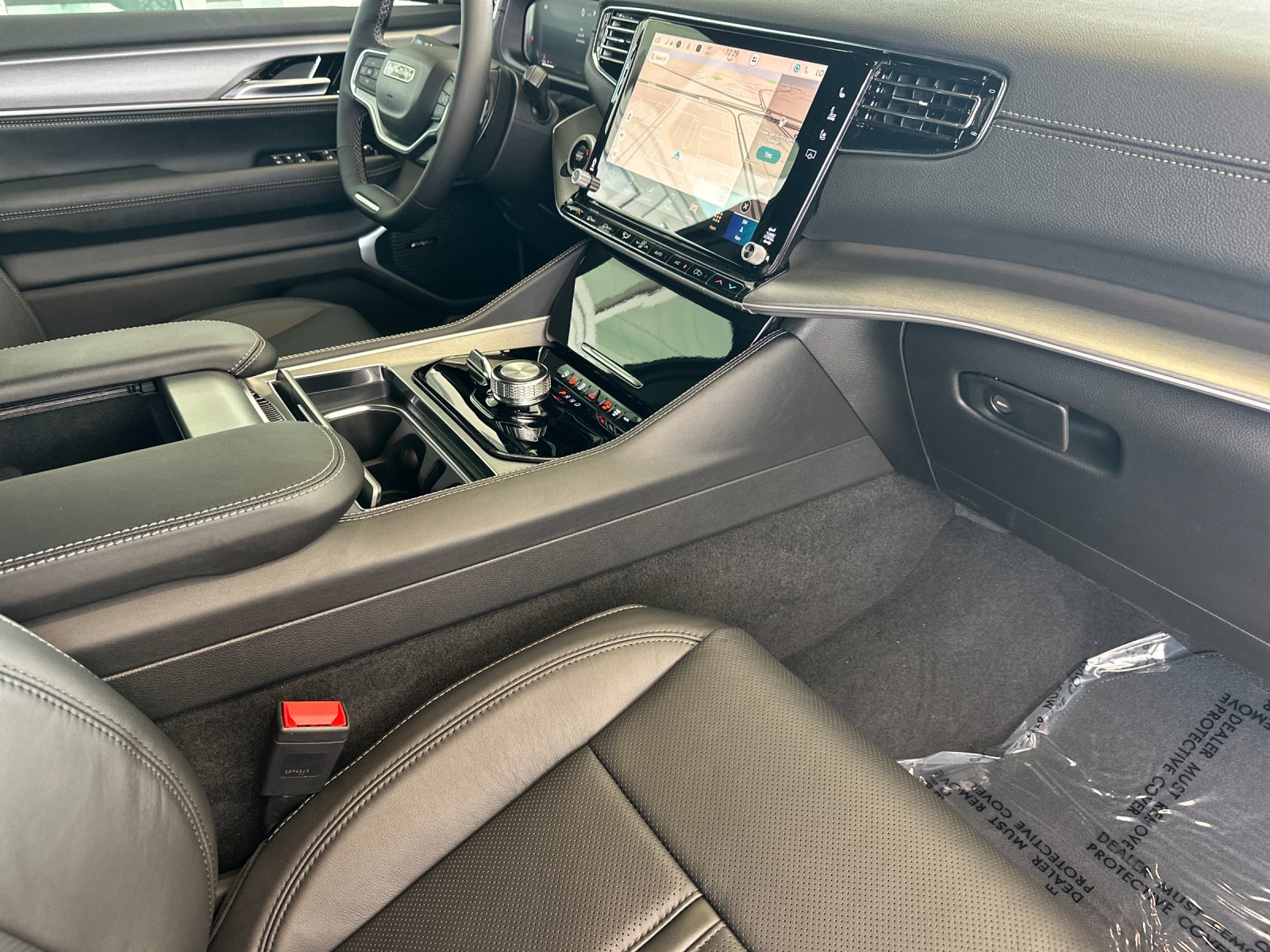New 2026 Silver-Zynith Exterior Paint Jeep Limited Altitude image 16