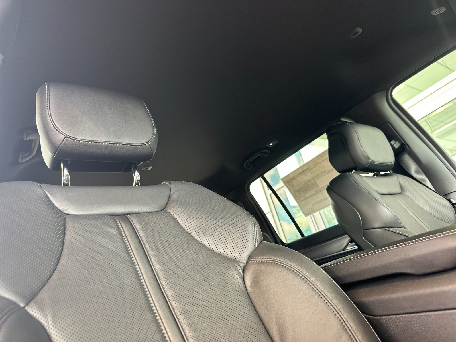 New 2026 Silver-Zynith Exterior Paint Jeep Limited Altitude image 17