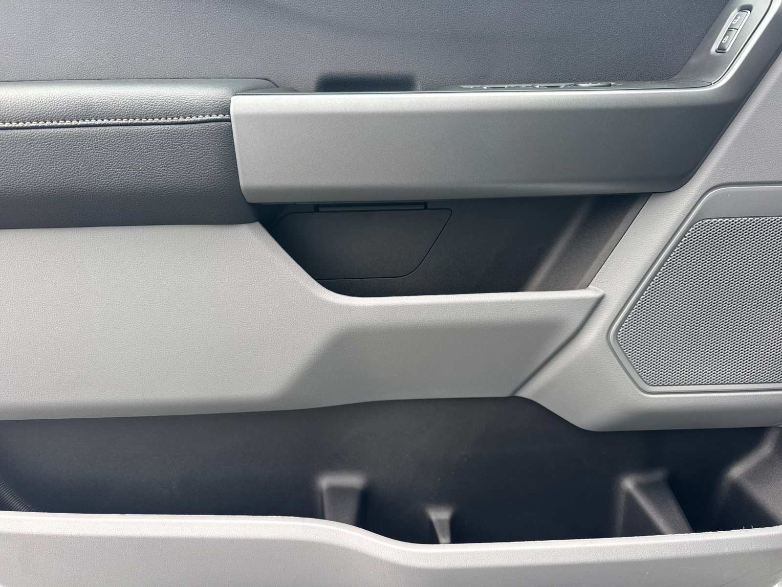 New 2026 Oxford White Ford F-250® XL image 10
