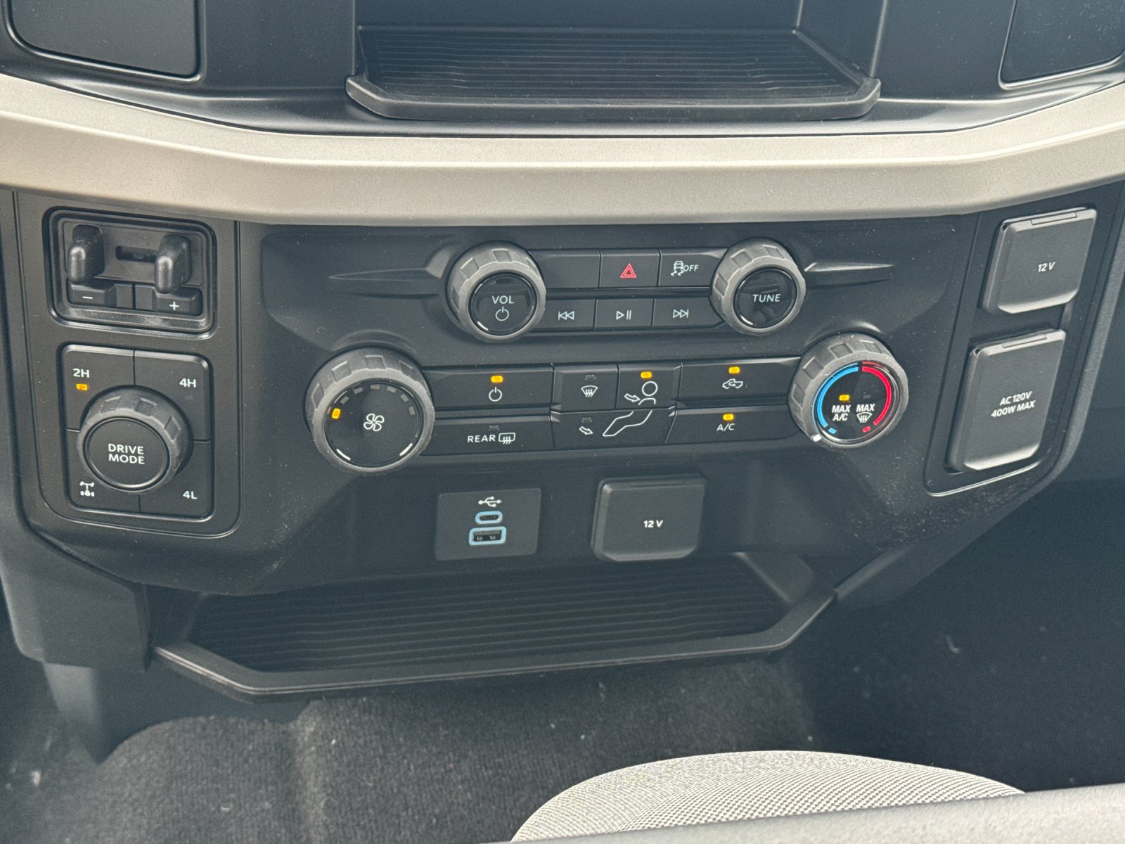 New 2026 Oxford White Ford F-250® XL image 18