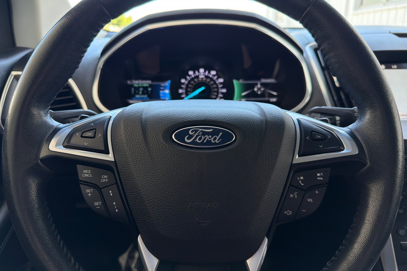 Used 2016 White Platinum Tri-Coat Metallic Ford Titanium image 28