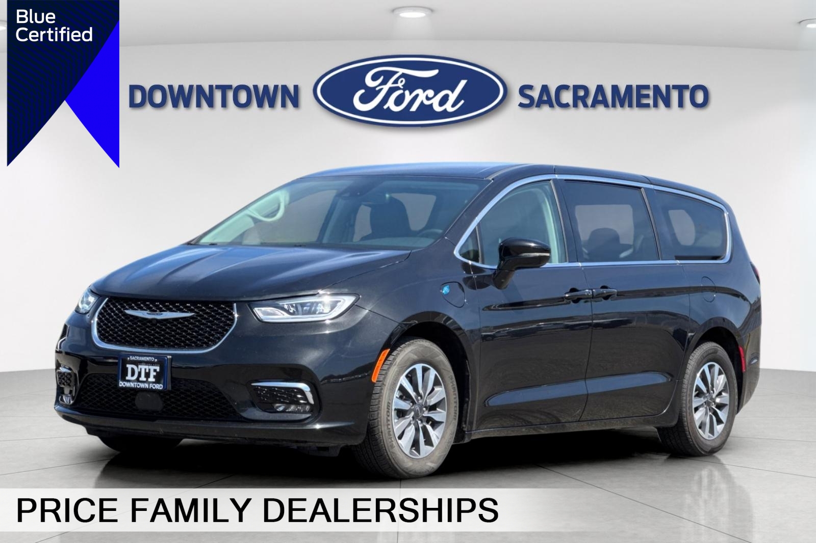 2024 Chrysler Pacifica Hybrid Select PHEV's photo