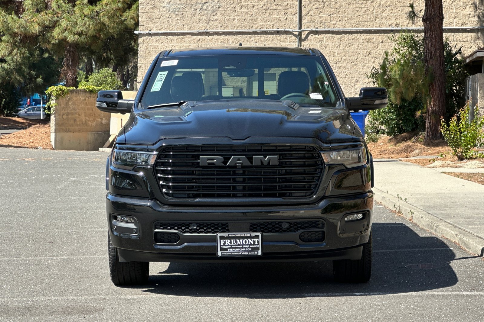 New 2026 Diamond Black Crystal Pearl-Coat Exterior Paint RAM Laramie image 8