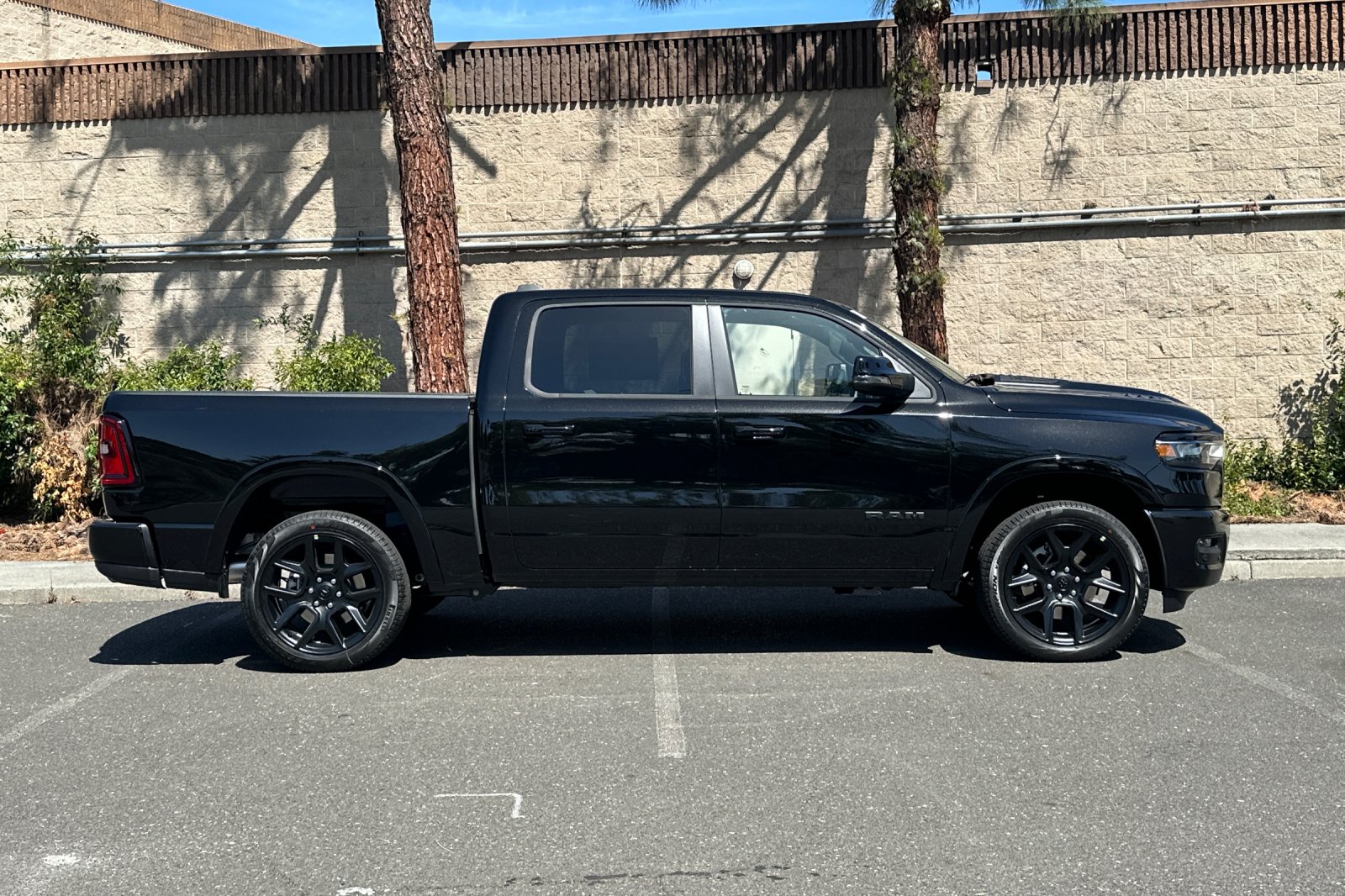 New 2026 Diamond Black Crystal Pearl-Coat Exterior Paint RAM Laramie image 2