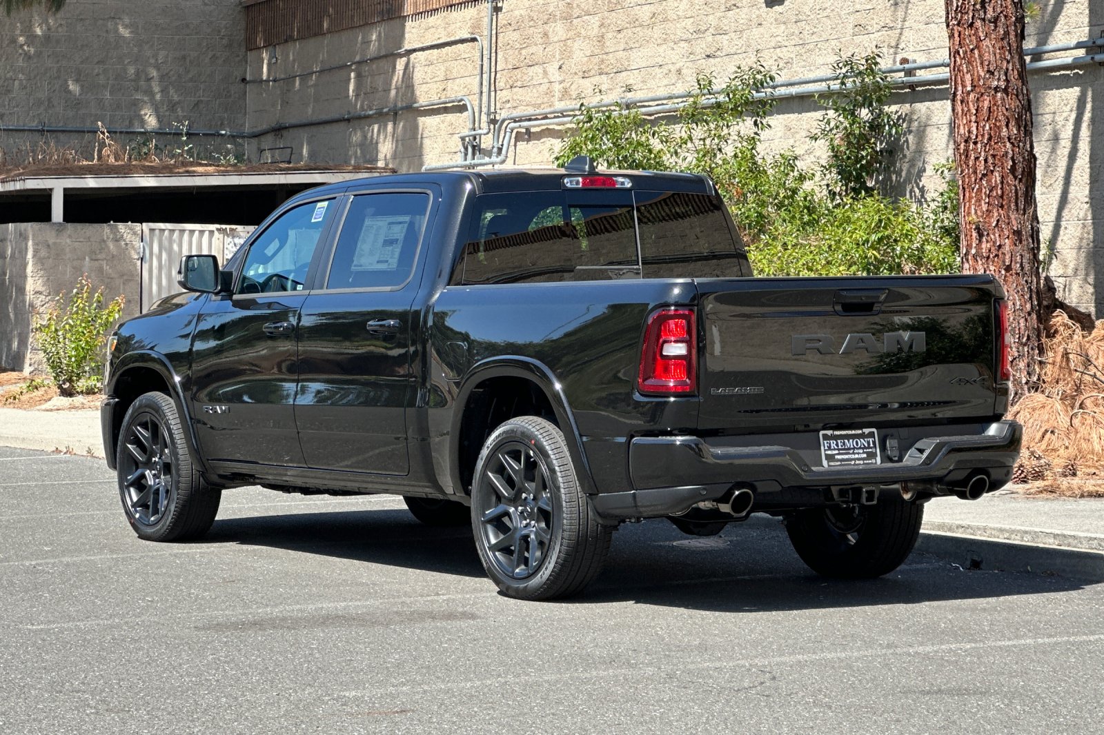 New 2026 Diamond Black Crystal Pearl-Coat Exterior Paint RAM Laramie image 5