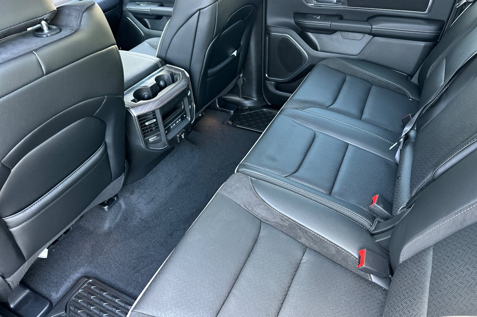 New 2026 Diamond Black Crystal Pearl-Coat Exterior Paint RAM Laramie image 11