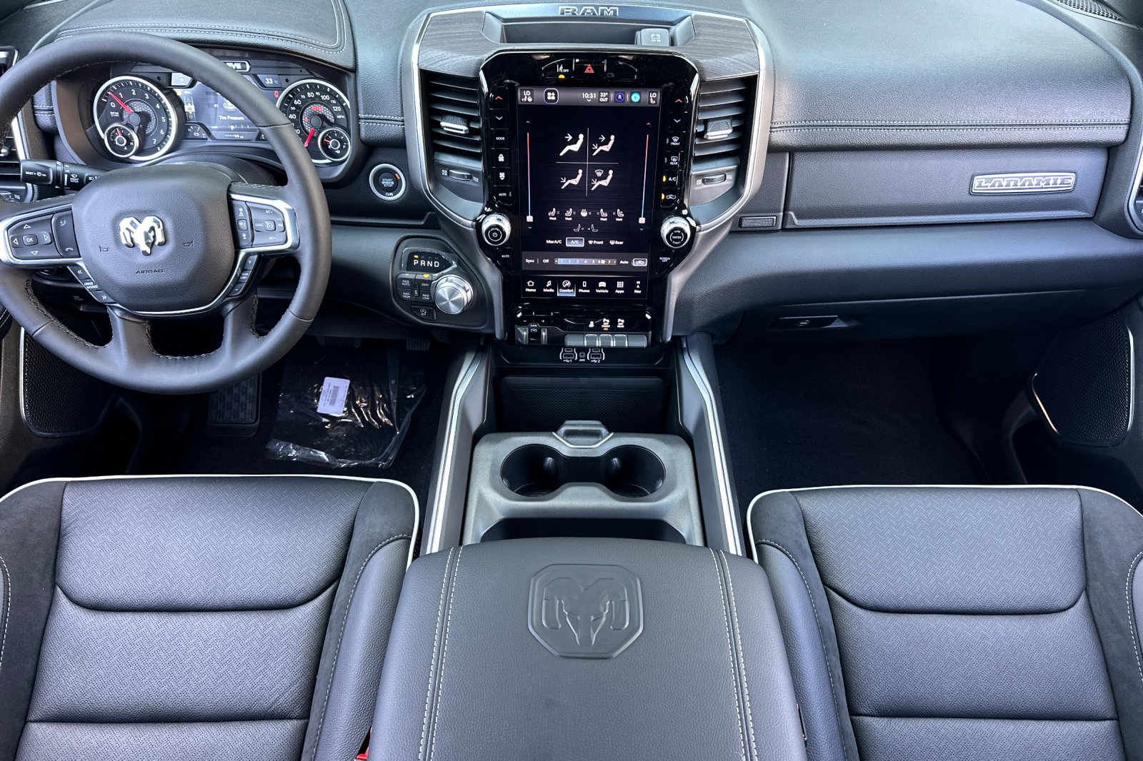 New 2026 Diamond Black Crystal Pearl-Coat Exterior Paint RAM Laramie image 12