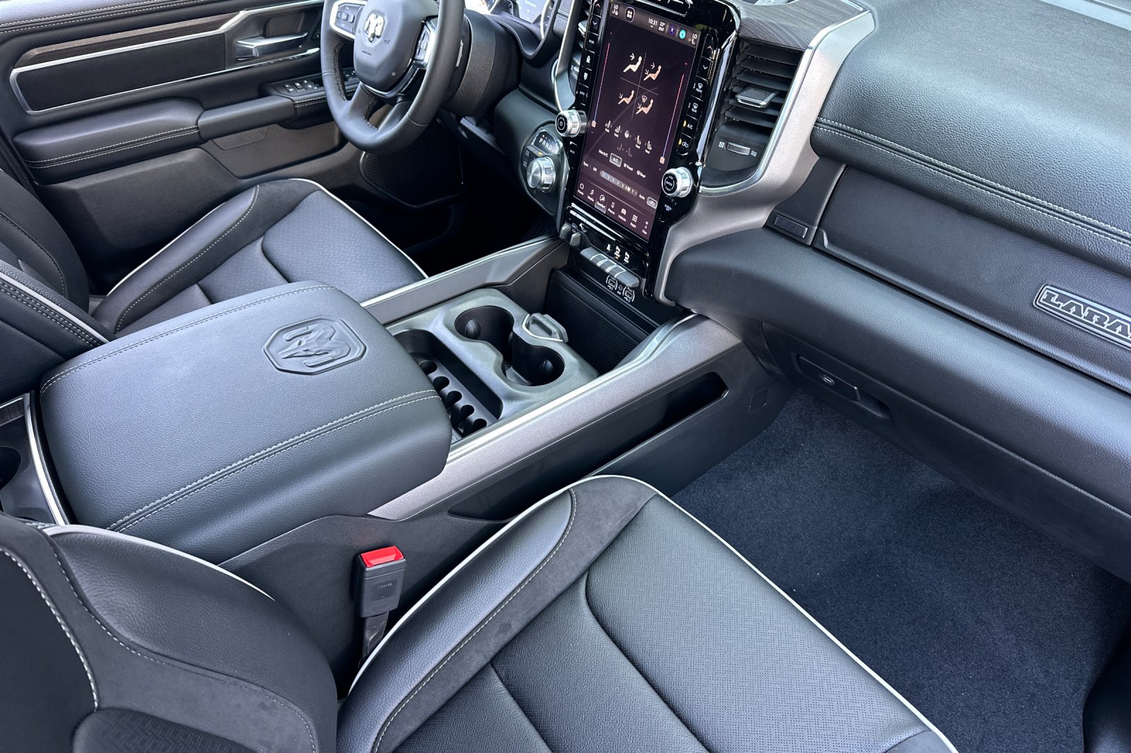 New 2026 Diamond Black Crystal Pearl-Coat Exterior Paint RAM Laramie image 14
