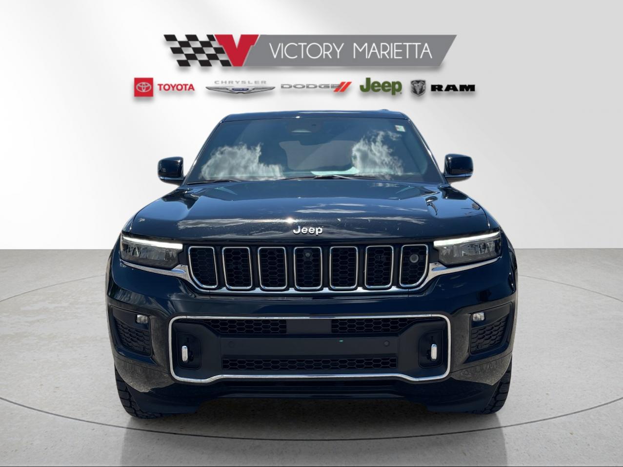 Used 2022 Diamond Black Crystal Pearlcoat Jeep Overland image 8
