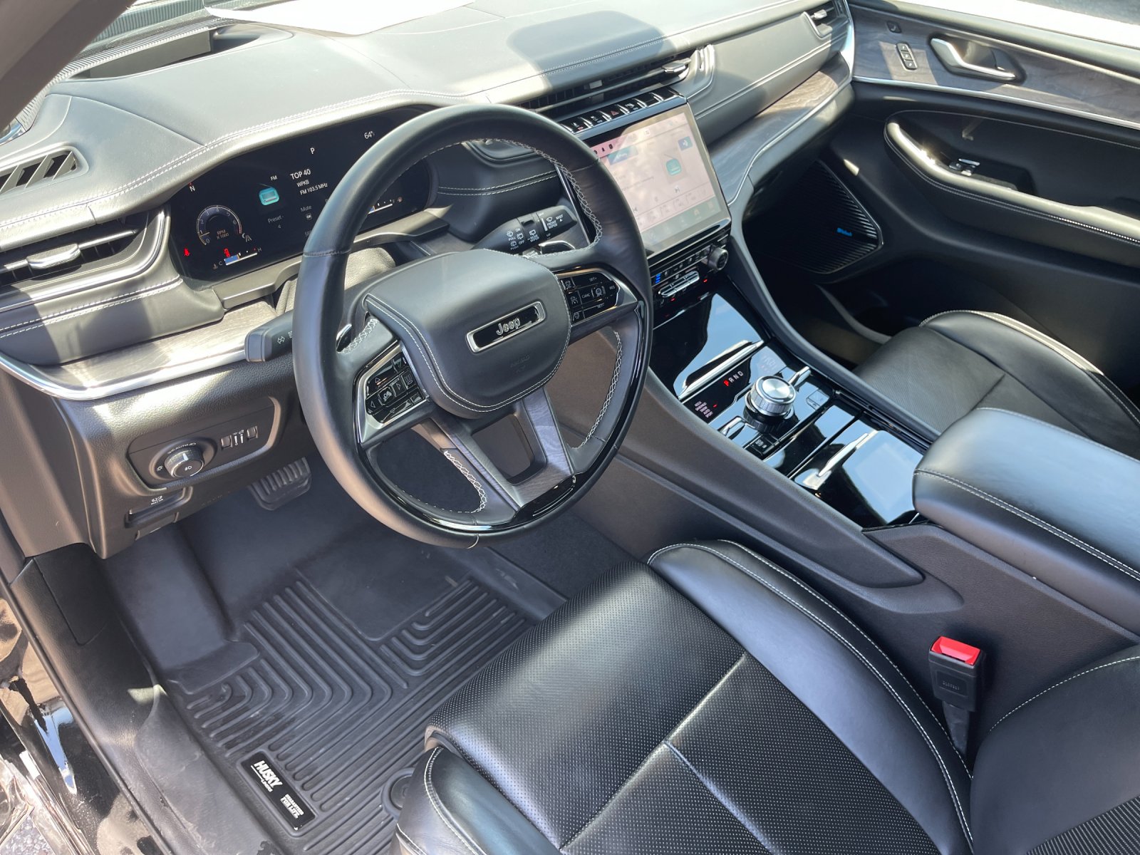 Used 2022 Diamond Black Crystal Pearlcoat Jeep Overland image 10