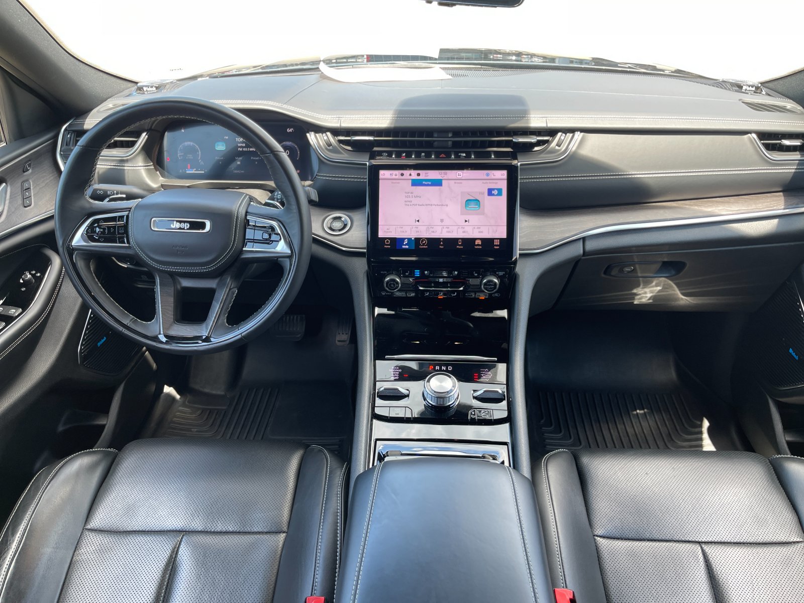 Used 2022 Diamond Black Crystal Pearlcoat Jeep Overland image 15