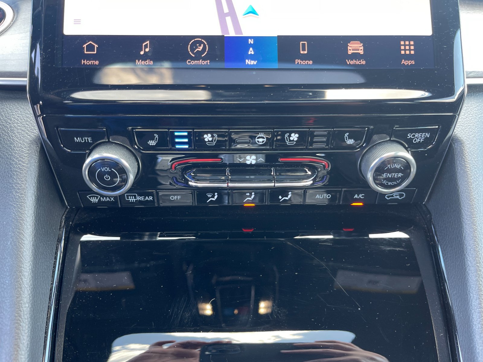 Used 2022 Diamond Black Crystal Pearlcoat Jeep Overland image 24
