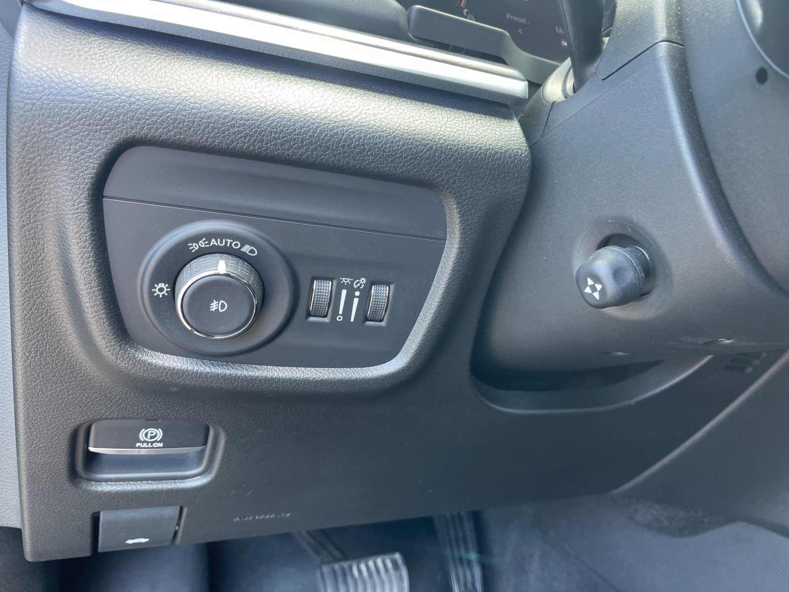 Used 2022 Diamond Black Crystal Pearlcoat Jeep Overland image 32
