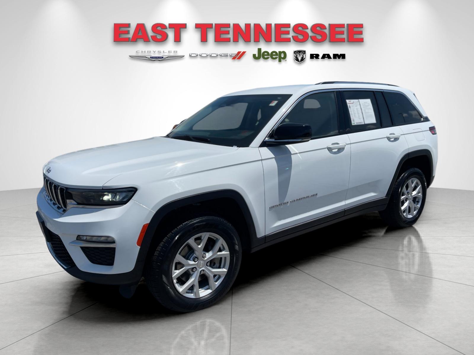 Used 2023  Jeep Limited image 7