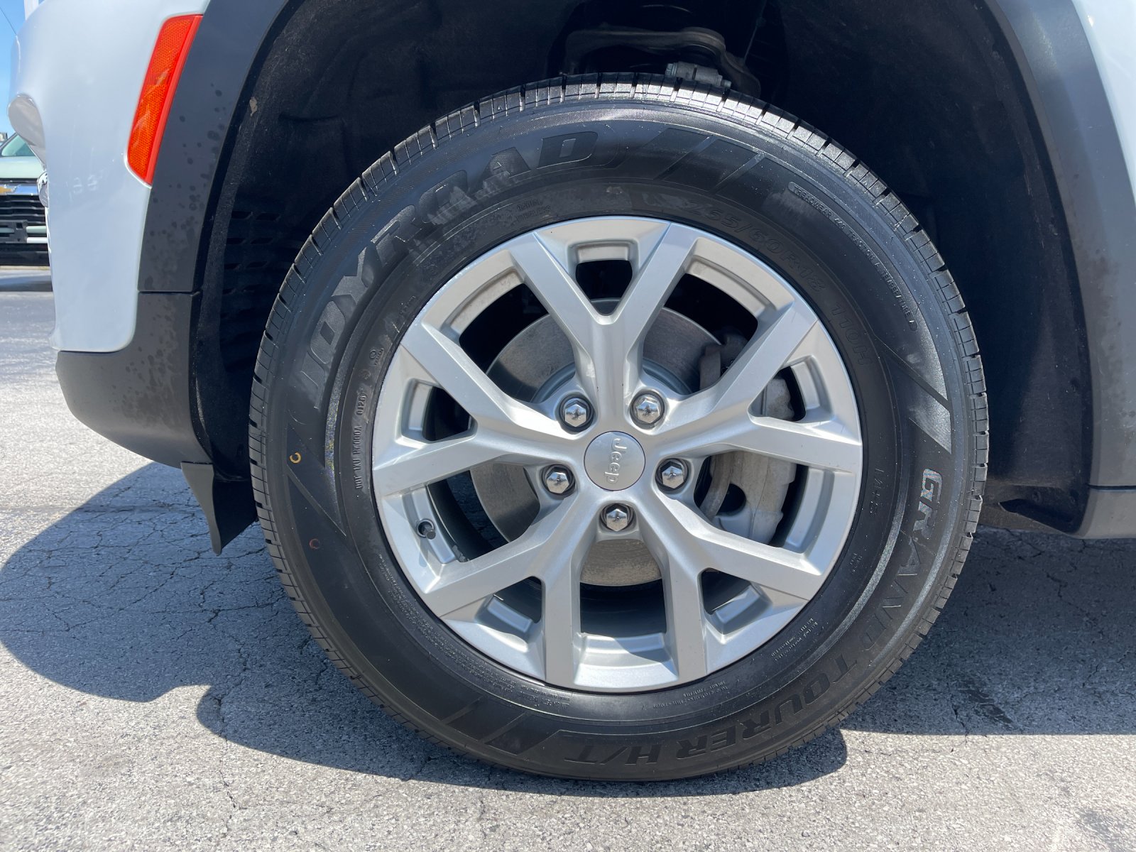Used 2023  Jeep Limited image 32