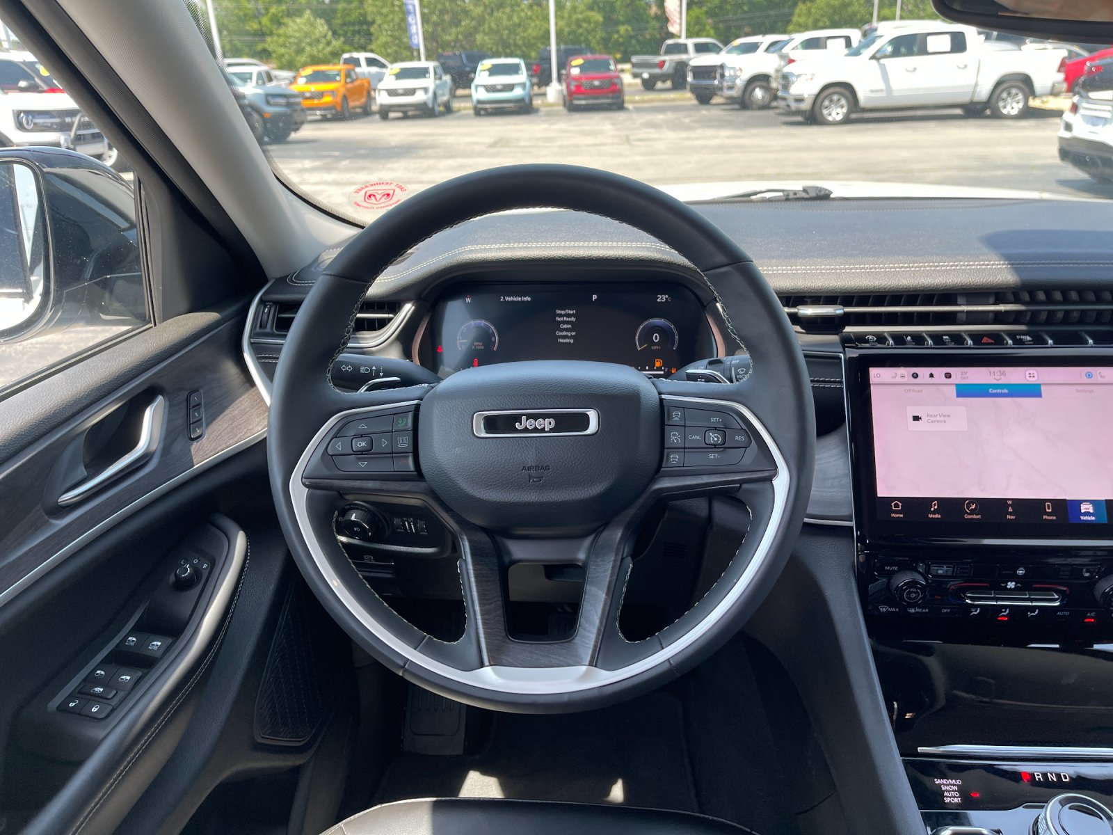 Used 2023  Jeep Limited image 16