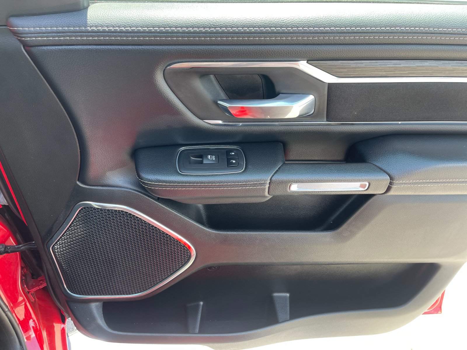 2024 RAM Ram 1500 Pickup Laramie - Photo 18