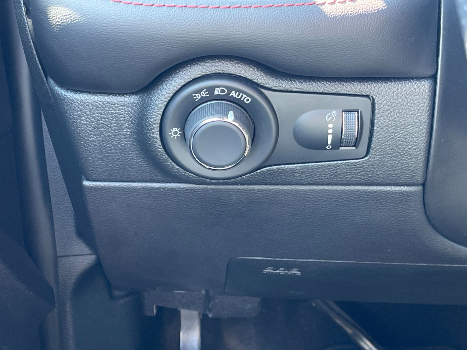 Used 2025  Dodge R/T image 33