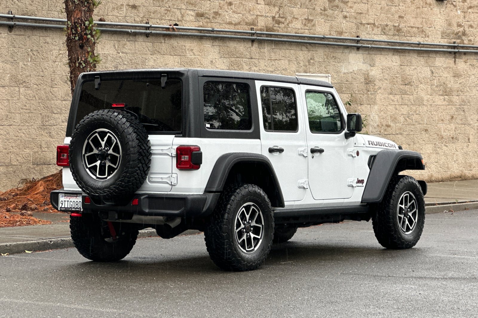 Used 2025 White Jeep Rubicon image 3