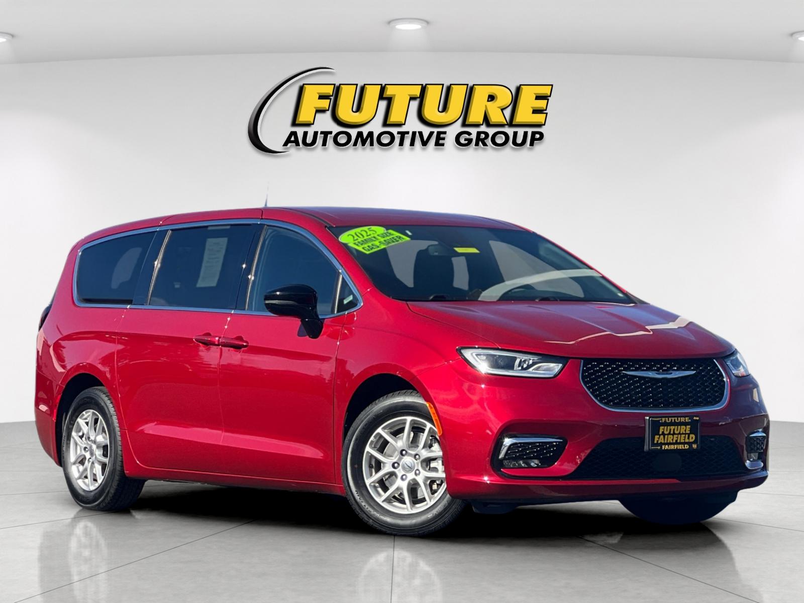2025 Chrysler Pacifica Select's photo